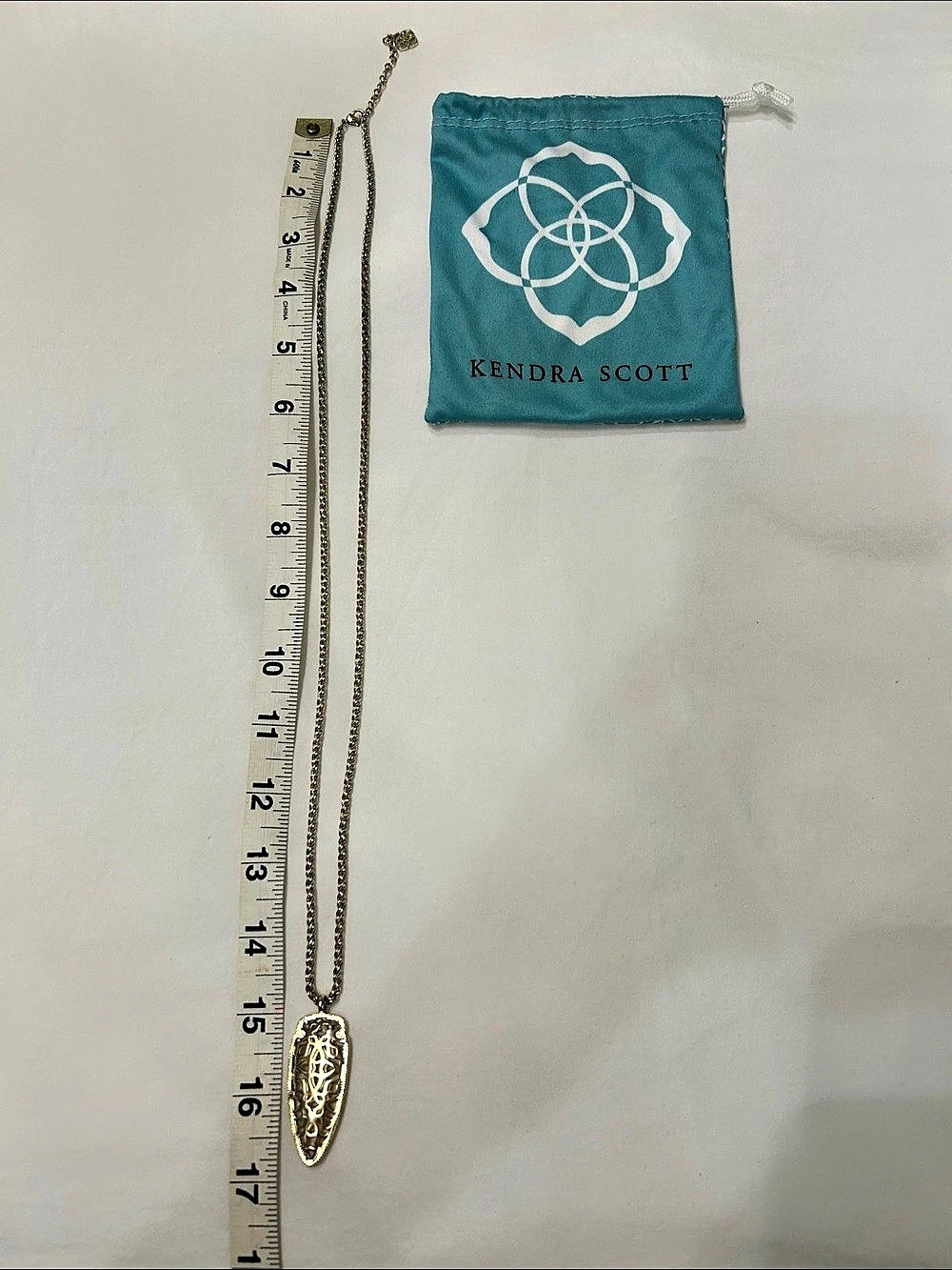 Kendra Scott Long Pendant Necklace Gold tone (used)